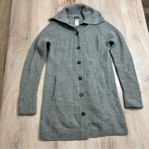 Patagonia Women's Size Medium Grey Merino Wool Sweater Coat Knit Chunky Button